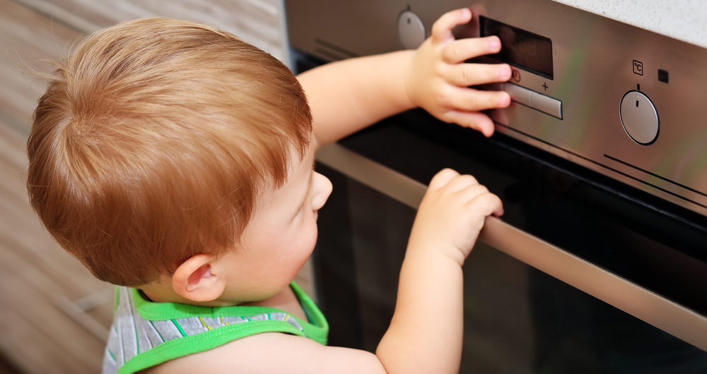 5 reasons to teach children not to play with fire