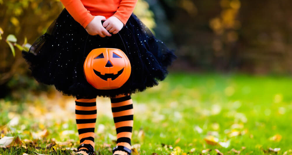 How to keep your kids safe while trick-or-treating this Halloween