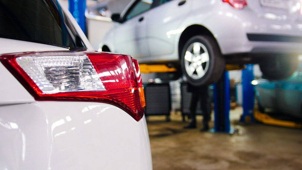 10 tips to lower workers' comp risk at an auto shop InsuranceHub